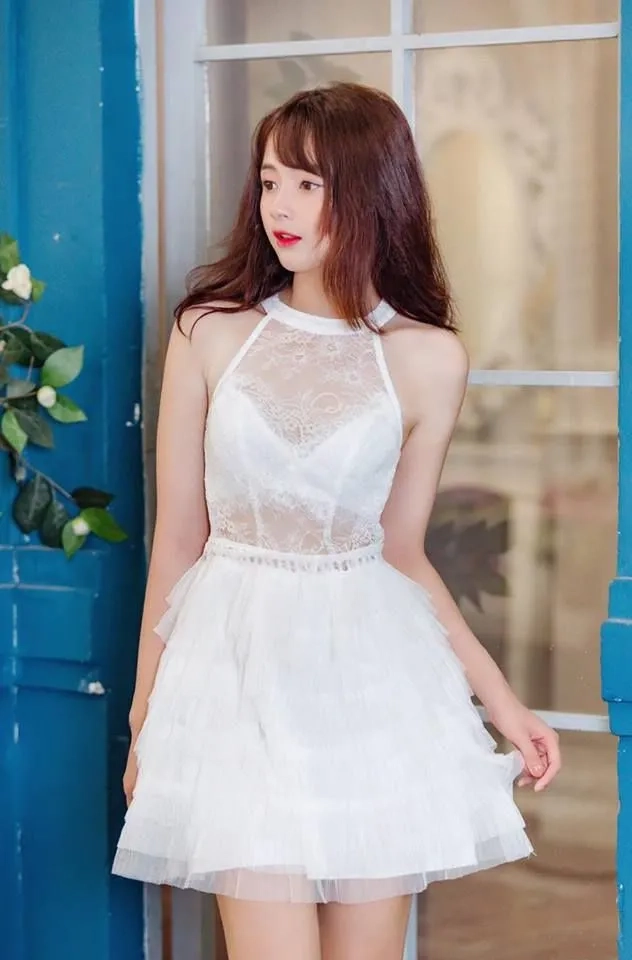 Gái xinh mặc váy trắng tỏa sáng trong vẻ đẹp thanh thoát, tinh tế.