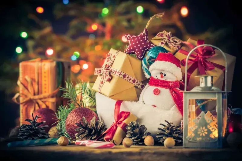 Thêm phần sinh động cho không gian của bạn với nền noel đầy sắc màu và vui tươi cho mùa lễ hội.