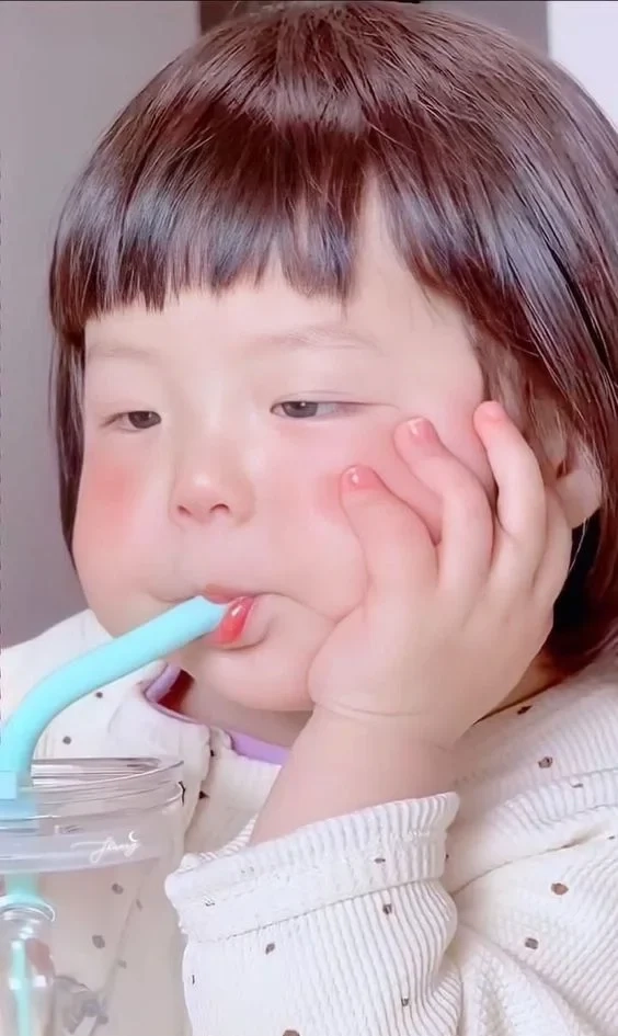 Ảnh bé gái dễ thương nhất mang đến sự ngọt ngào khó cưỡng.