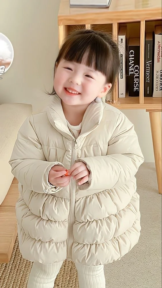 Ảnh bé gái đáng yêu Hàn Quốc toát lên vẻ ngây thơ và dễ thương.