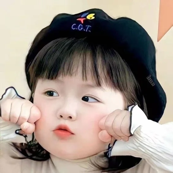Hình ảnh bánh sinh nhật cho bé gái dễ thương với nhiều sắc màu.
