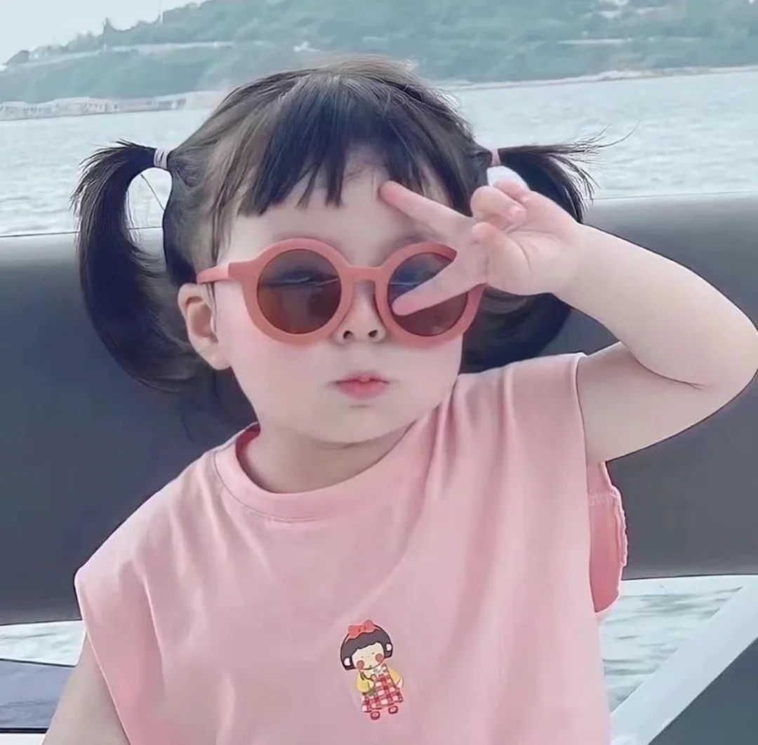 Chụp ảnh thôi nôi bé gái lưu giữ những khoảnh khắc quan trọng đầu đời.