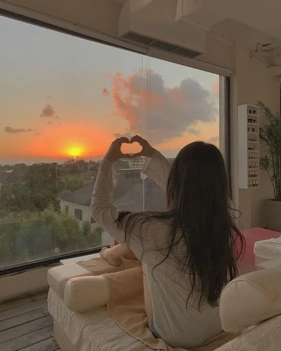 Gái đẹp che mặt ngầu làm tôn lên vẻ cá tính, phong cách.