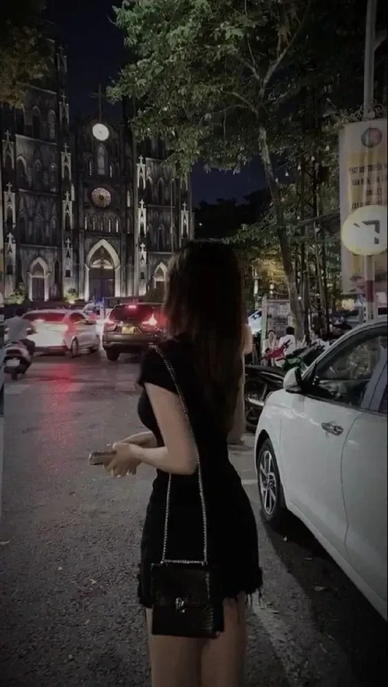 Gái xinh dáng đẹp, cuốn hút với hình thể hoàn hảo và tự tin.