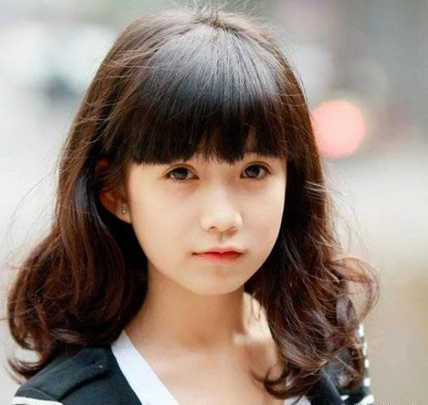 Hình ảnh học sinh cấp 1 dễ thương và ngây thơ, tươi mới.