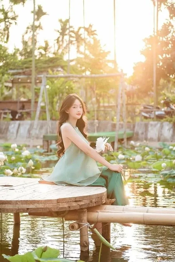 Gái xinh 2k9, tươi trẻ và đầy sức sống, luôn thu hút ánh nhìn.