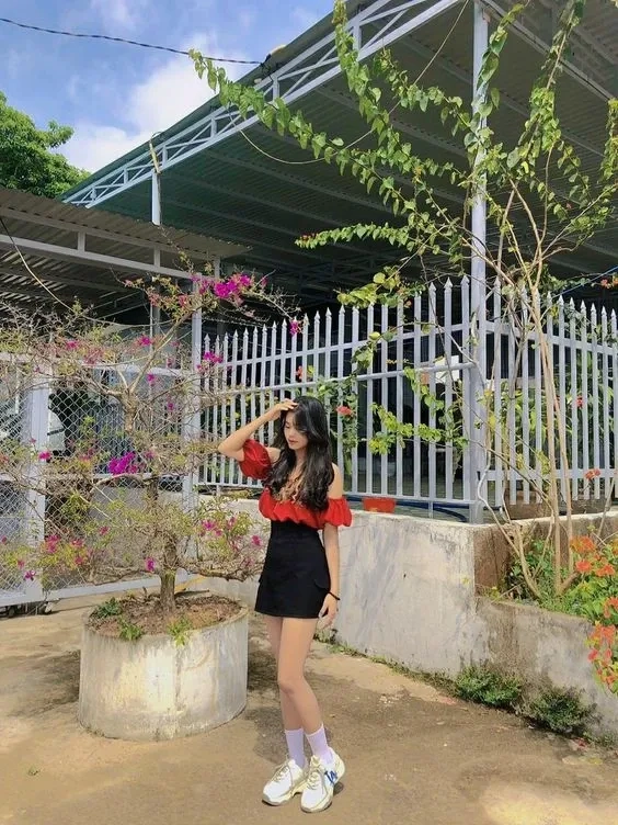 Gái xinh chân dài, vẻ đẹp duyên dáng và thanh thoát tự nhiên.