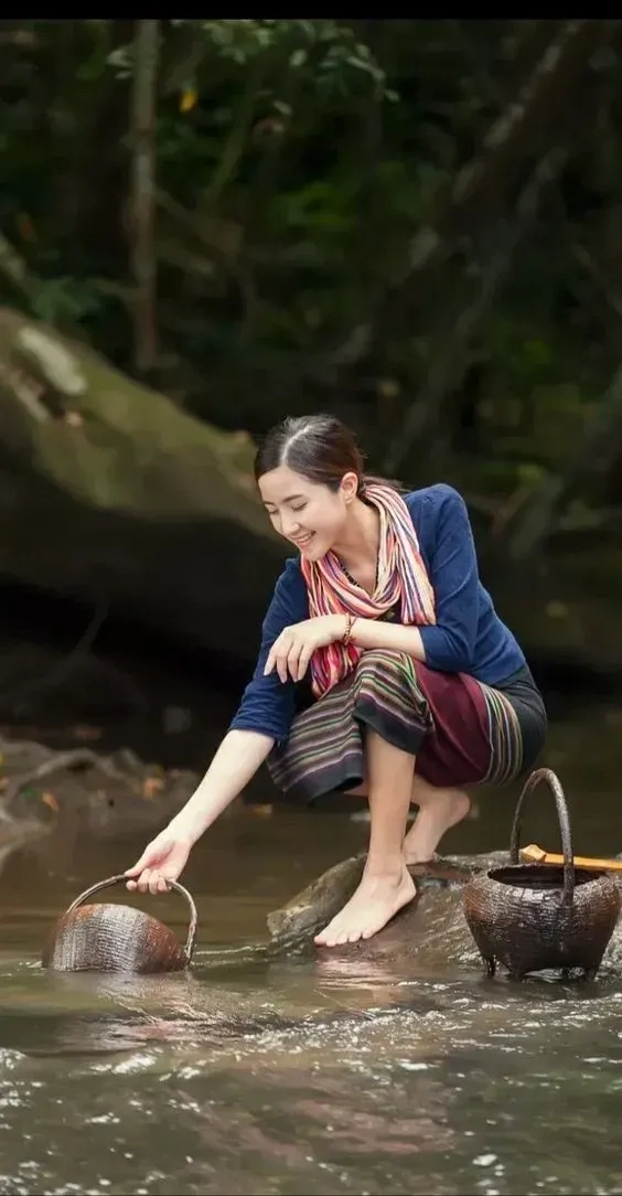 Gái xinh mặc áo dài sexy, đẹp quyến rũ và đầy cuốn hút.