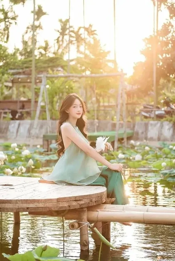 Gái xinh mặc áo dài mỏng, quyến rũ và nữ tính vô cùng.