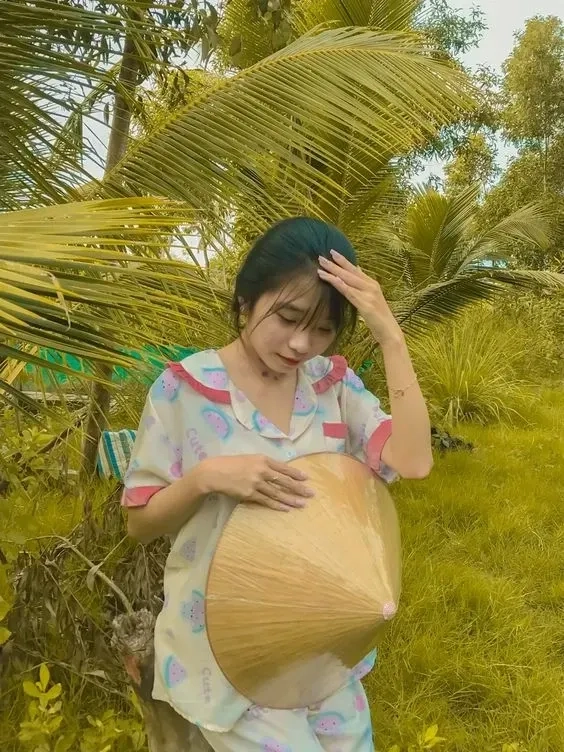 Gái xinh mặc áo dài khoe vẻ đẹp hoàn hảo và duyên dáng.