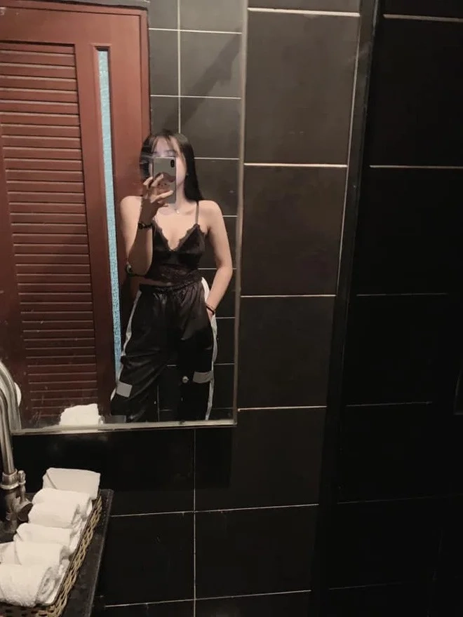 Gái xinh che mặt 2k10, sự kết hợp giữa dịu dàng và cuốn hút.