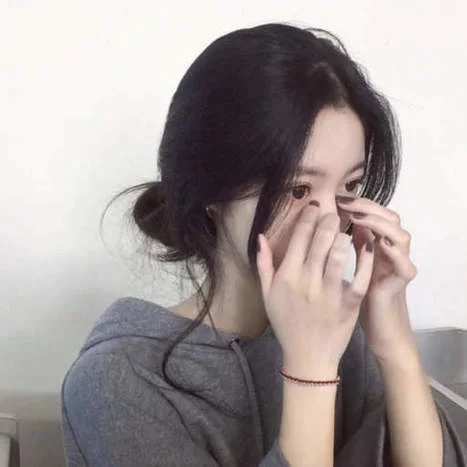 Avatar gái xinh che mặt, mang lại vẻ đẹp ngọt ngào đầy bí ẩn.