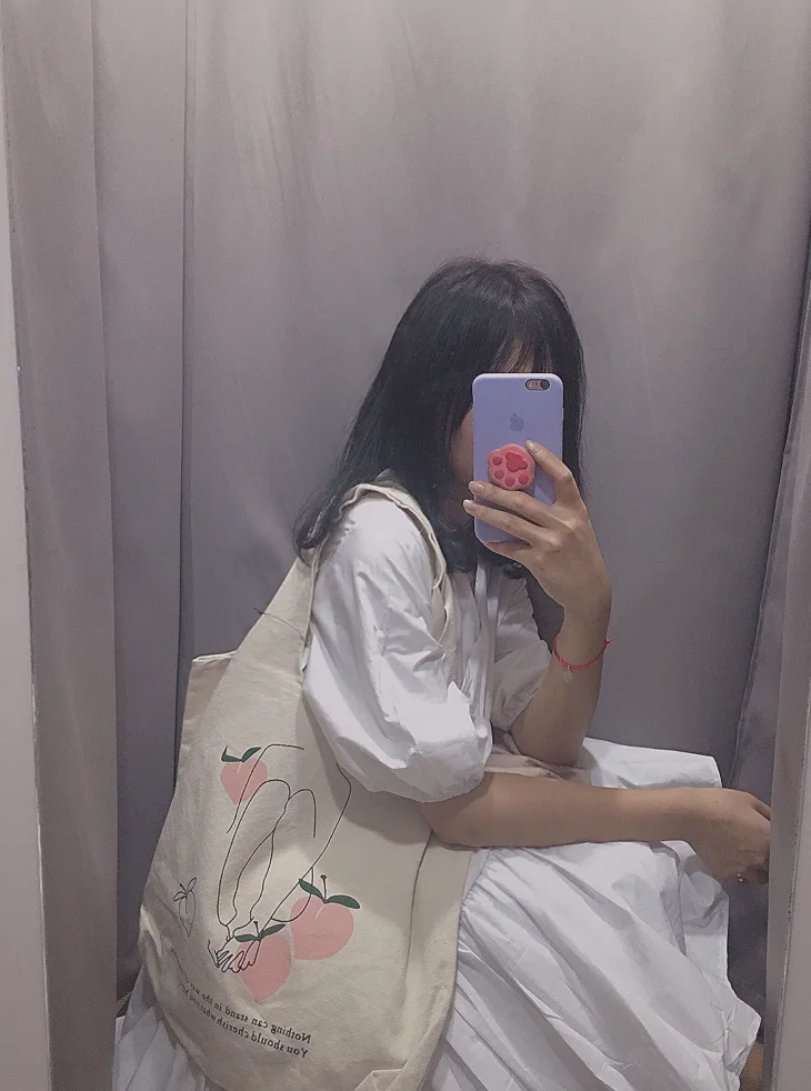 Gái cute che mặt, vẻ đẹp tinh tế và quyến rũ đầy bất ngờ.