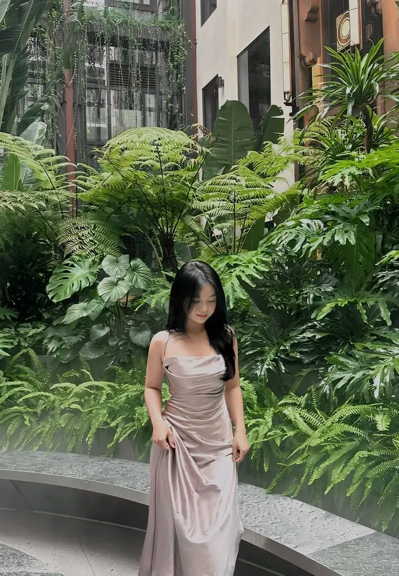 Gái xinh mặc áo croptop khoe vẻ đẹp tự tin, cá tính.