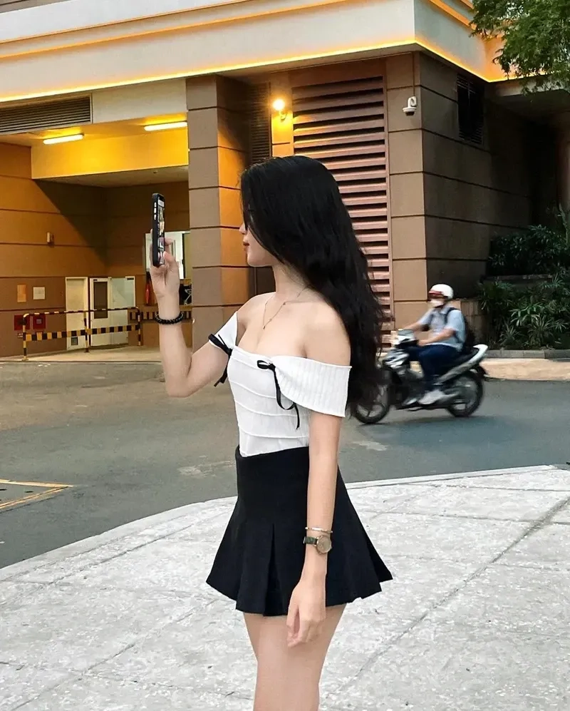 Váy trắng xinh đẹp mặc định là lựa chọn hoàn hảo cho sự dịu dàng.