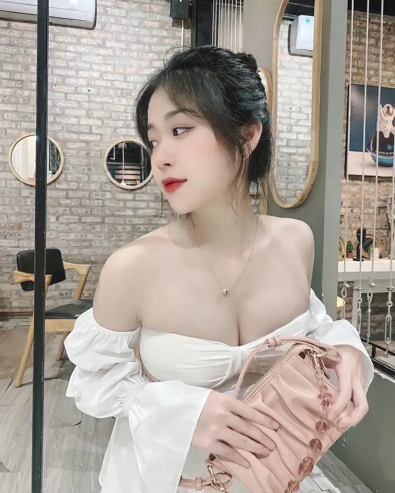 Gái xinh hình nền mang lại vẻ đẹp hoàn hảo cho chiếc điện thoại của bạn.