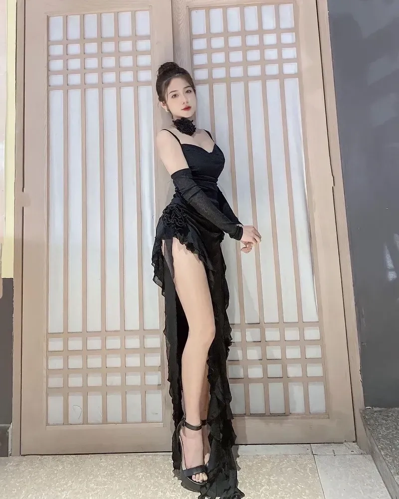 Gái quê với vẻ đẹp thanh thoát, gợi cảm và tự nhiên.