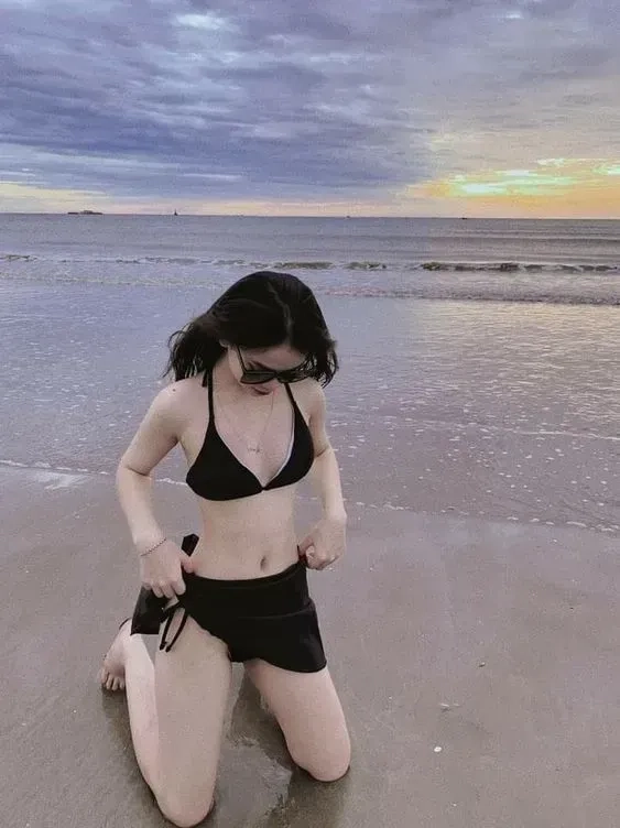 Ảnh gái đẹp mặc bikini, khoe nét đẹp quyến rũ đầy cuốn hút.
