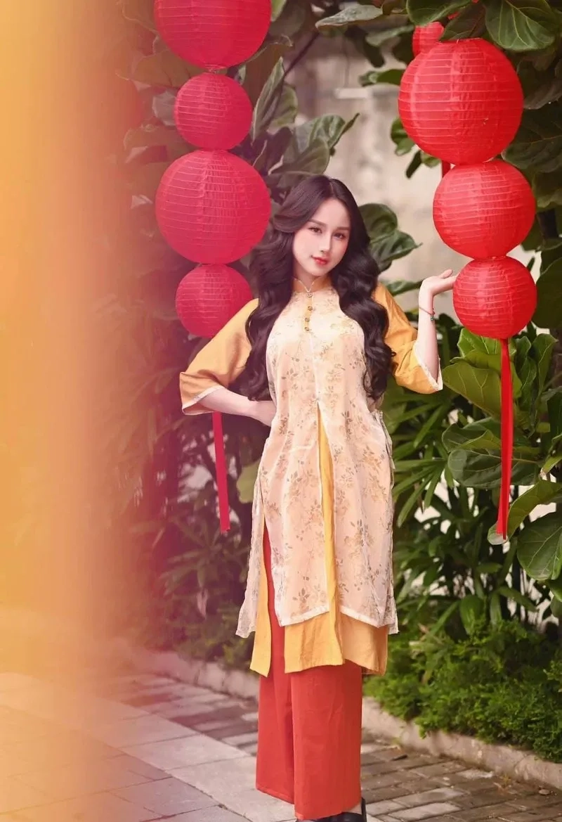 Gái đẹp chụp hình che mặt với nét bí ẩn cuốn hút.