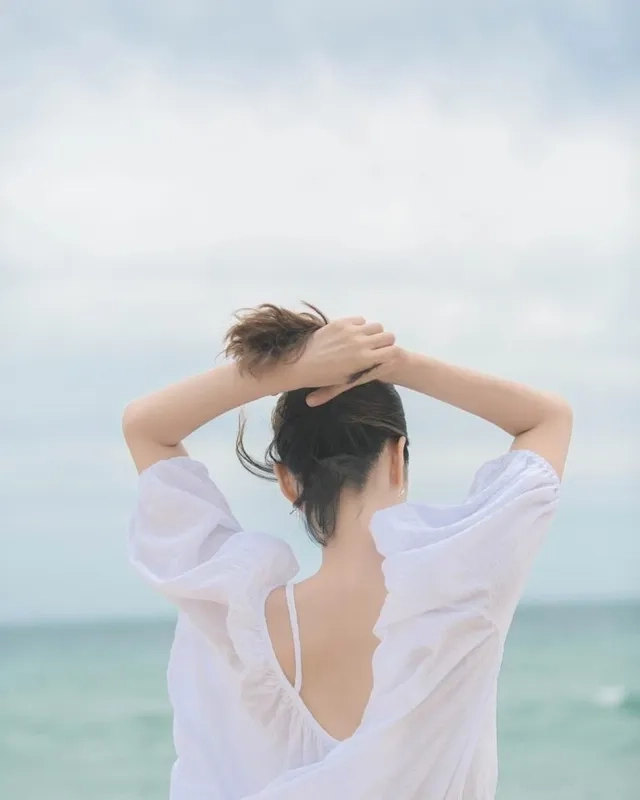 Những bức hình chụp sau lưng nữ đẹp luôn mang lại sự thu hút và ấn tượng