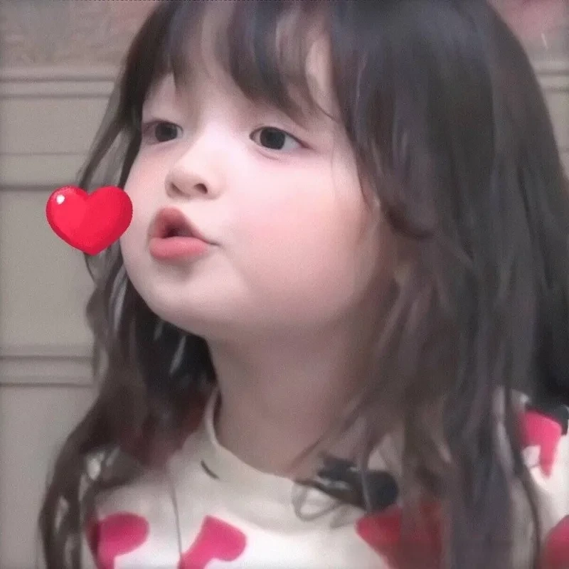 Meme tặng trái tim là cách dễ thương và ngọt ngào để thể hiện tình cảm với mọi người.