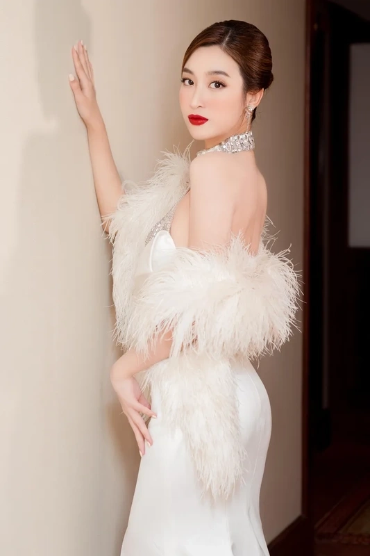 Hình ảnh Đỗ Mỹ Linh rạng rỡ trong giây phút đăng quang hoa hậu Việt Nam.