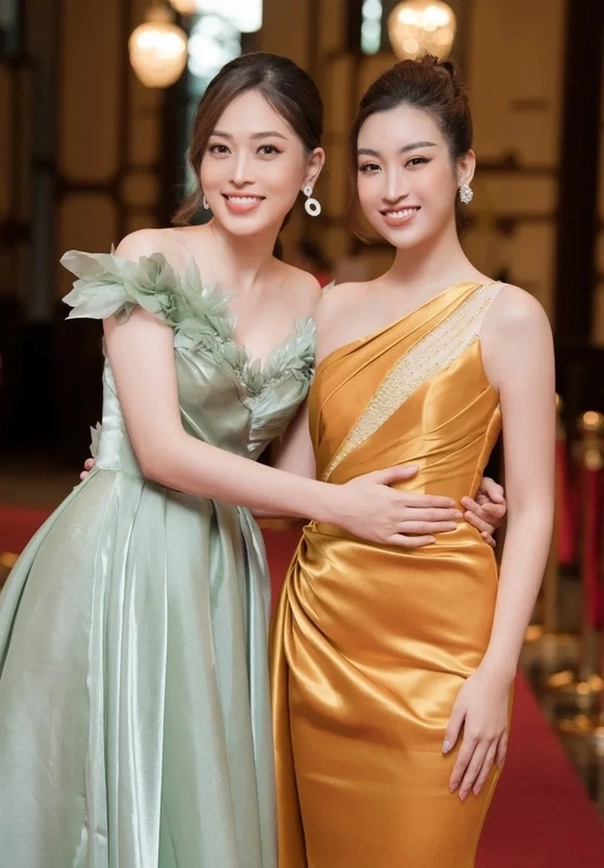 Hình ảnh đẹp của Lương Thùy Linh và Đỗ Mỹ Linh khiến fan thích thú.