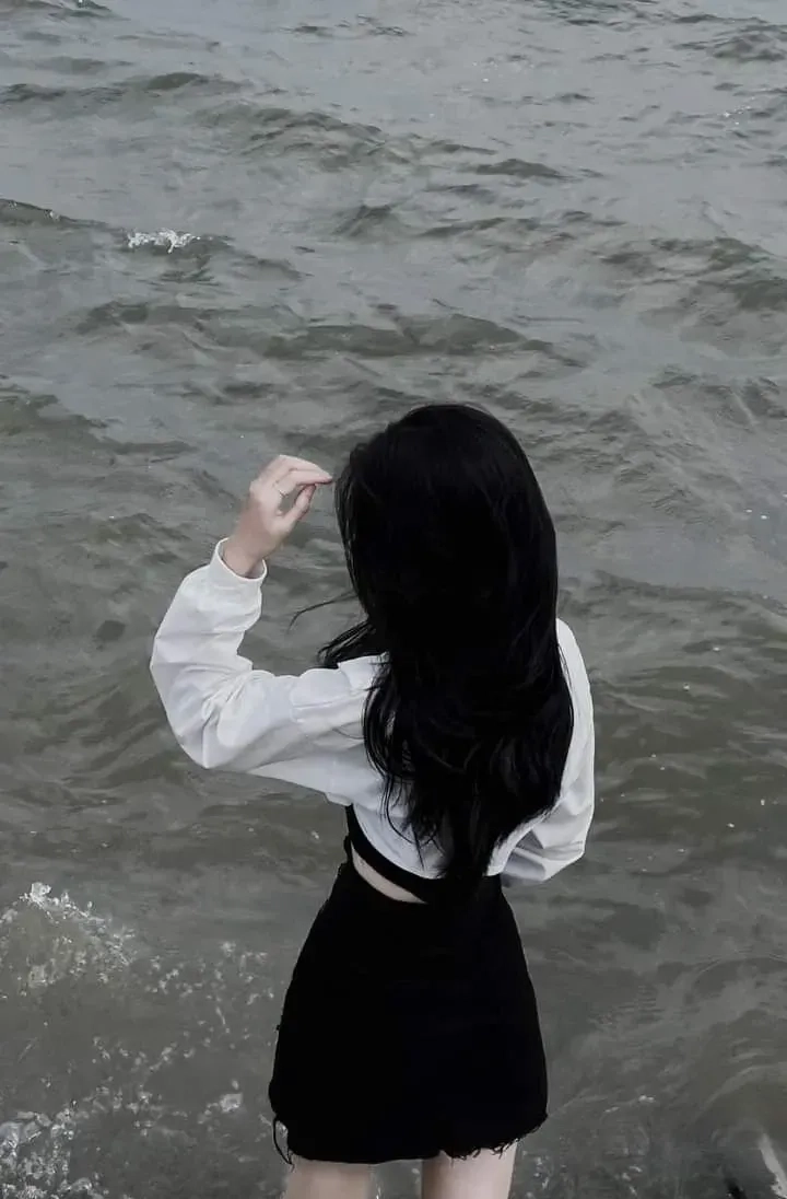 Gái đẹp buồn mang đến một vẻ đẹp dịu dàng, mơ màng.