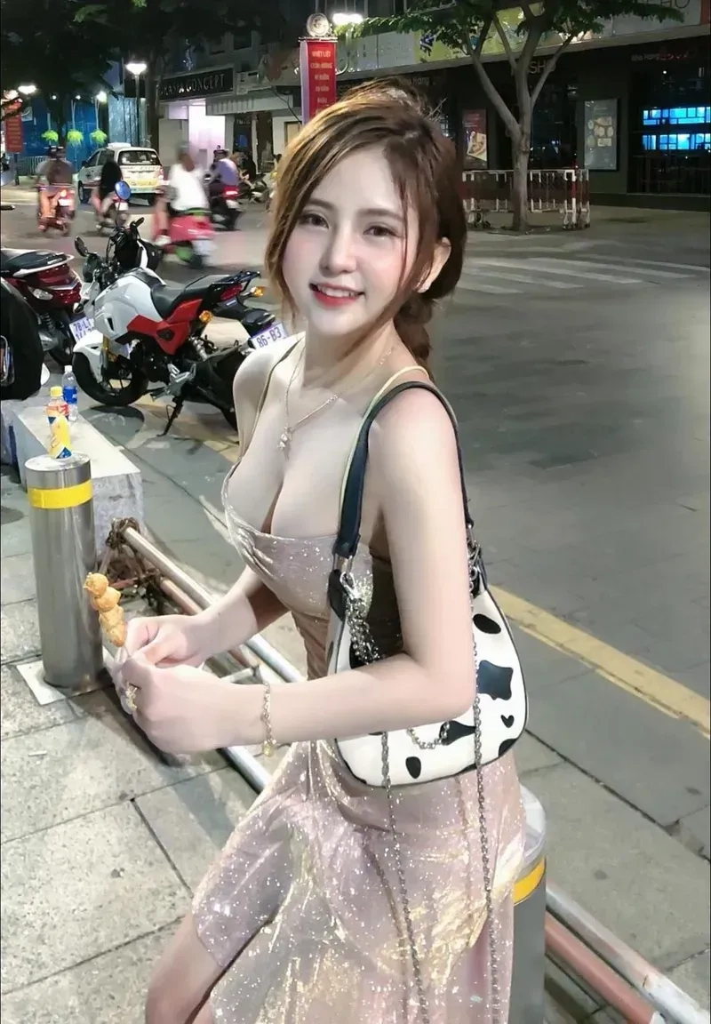 Gái đẹp 2k5 với vẻ ngoài dễ thương và trong sáng.