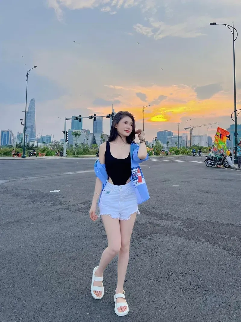 Những cô nàng đẹp 2k9 luôn nổi bật với phong cách năng động, tươi trẻ.