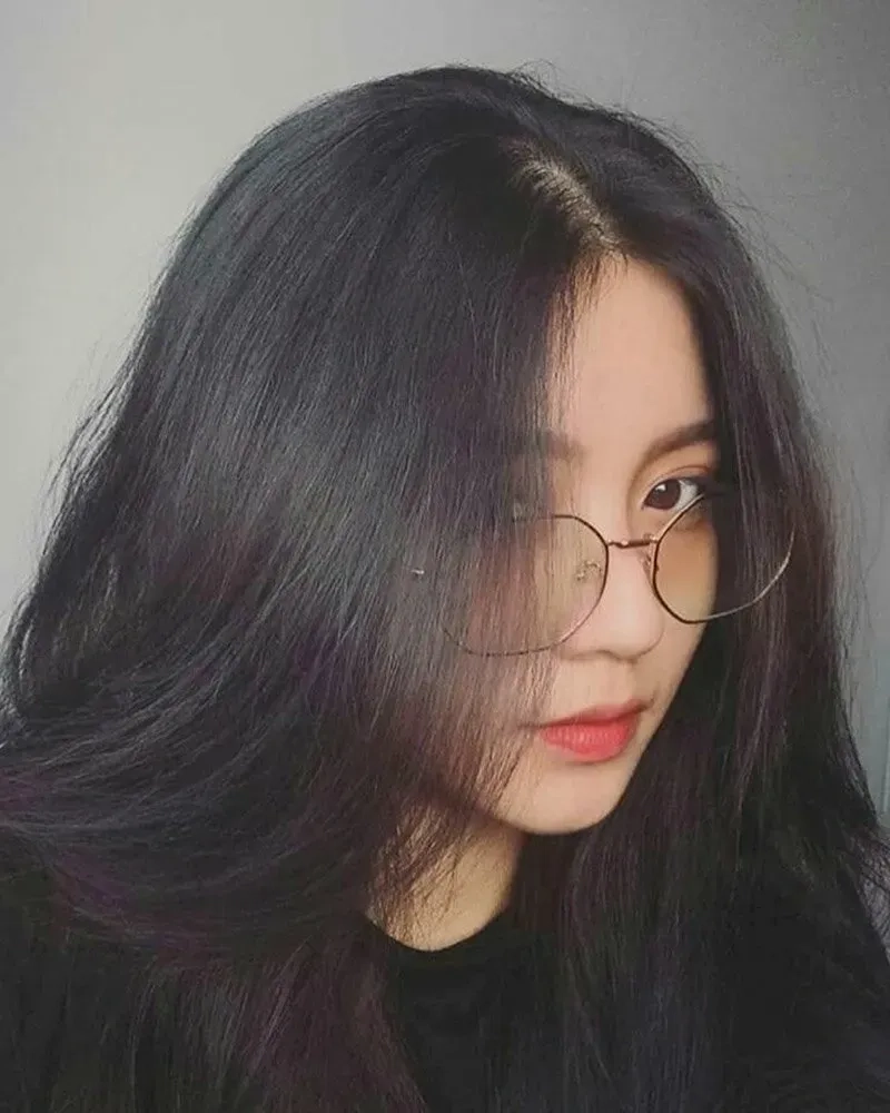 Gái xinh che mặt ảnh avatar đẹp cho con gái tạo nên nét bí ẩn, thu hút.