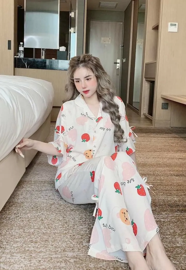Gái đẹp mặc bikini, tôn lên nét quyến rũ và vóc dáng hoàn hảo.