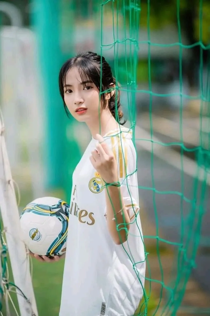 Gái xinh mặc đồ ngủ nhẹ nhàng, quyến rũ nhưng đầy cuốn hút.