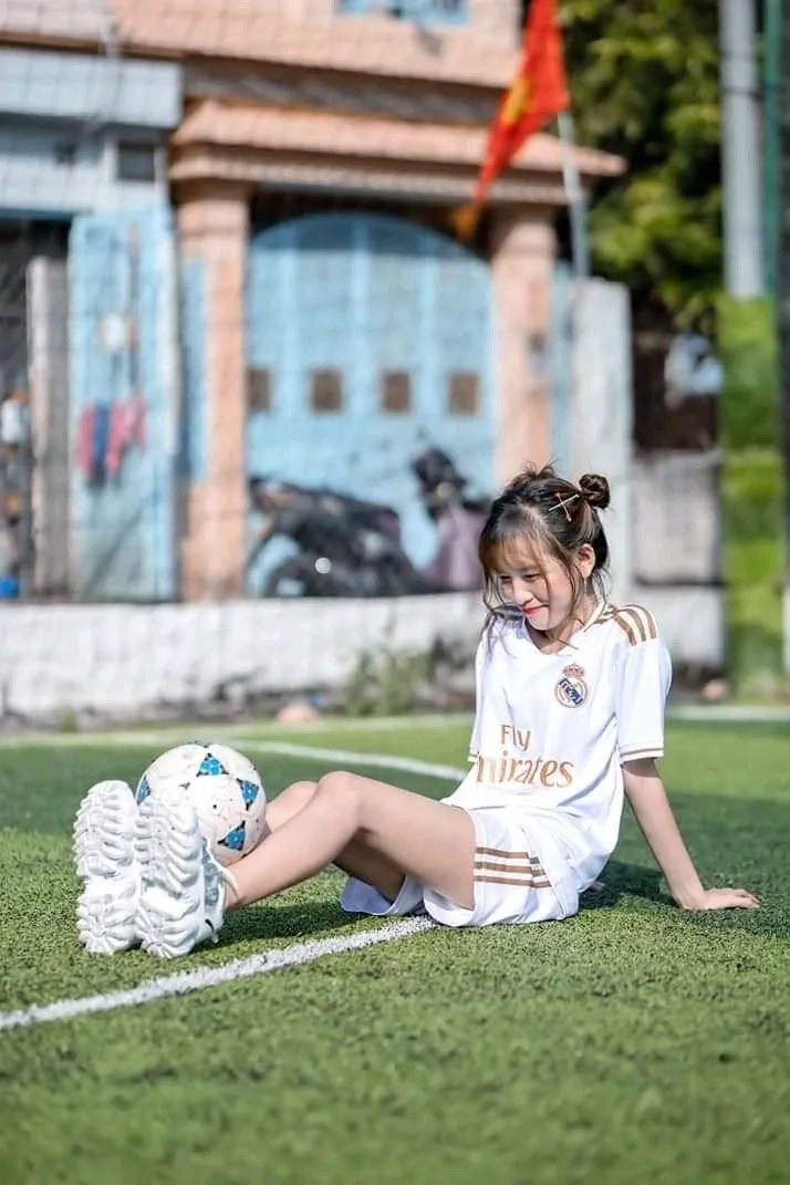 Váy ngủ xuyên thấu tạo sự quyến rũ bất ngờ cho gái xinh.
