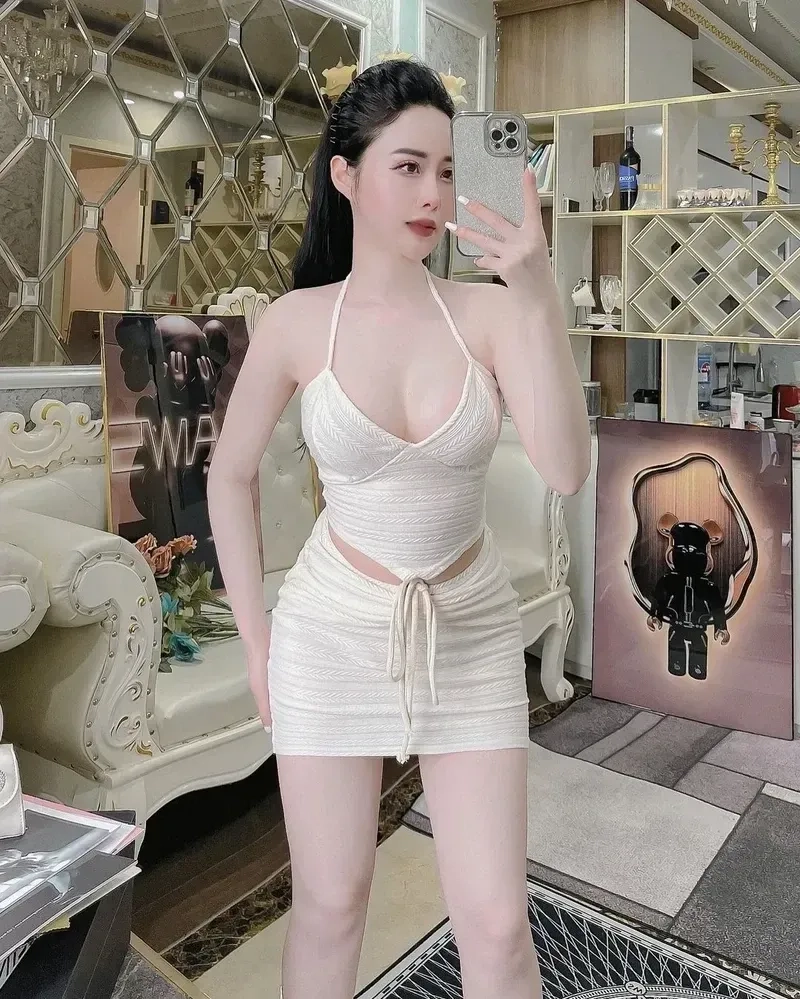 Gái đẹp tiktok, vẻ ngoài cuốn hút với phong cách trẻ trung.