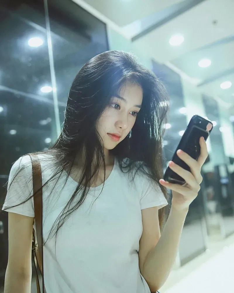Tóc dài cute, tạo vẻ ngoài dễ thương, nữ tính.