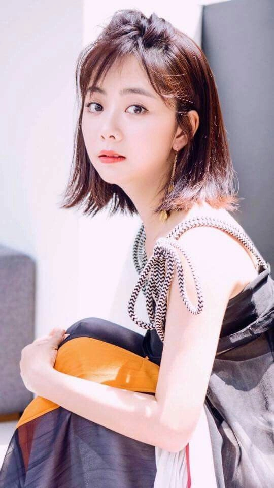 Gái xinh gợi cảm Hàn Quốc thu hút bởi vẻ đẹp quyến rũ và cá tính.