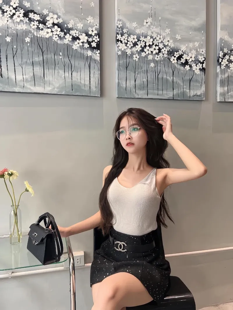 Gái đẹp tiktok, thần thái đỉnh cao làm rung động mọi ánh nhìn.