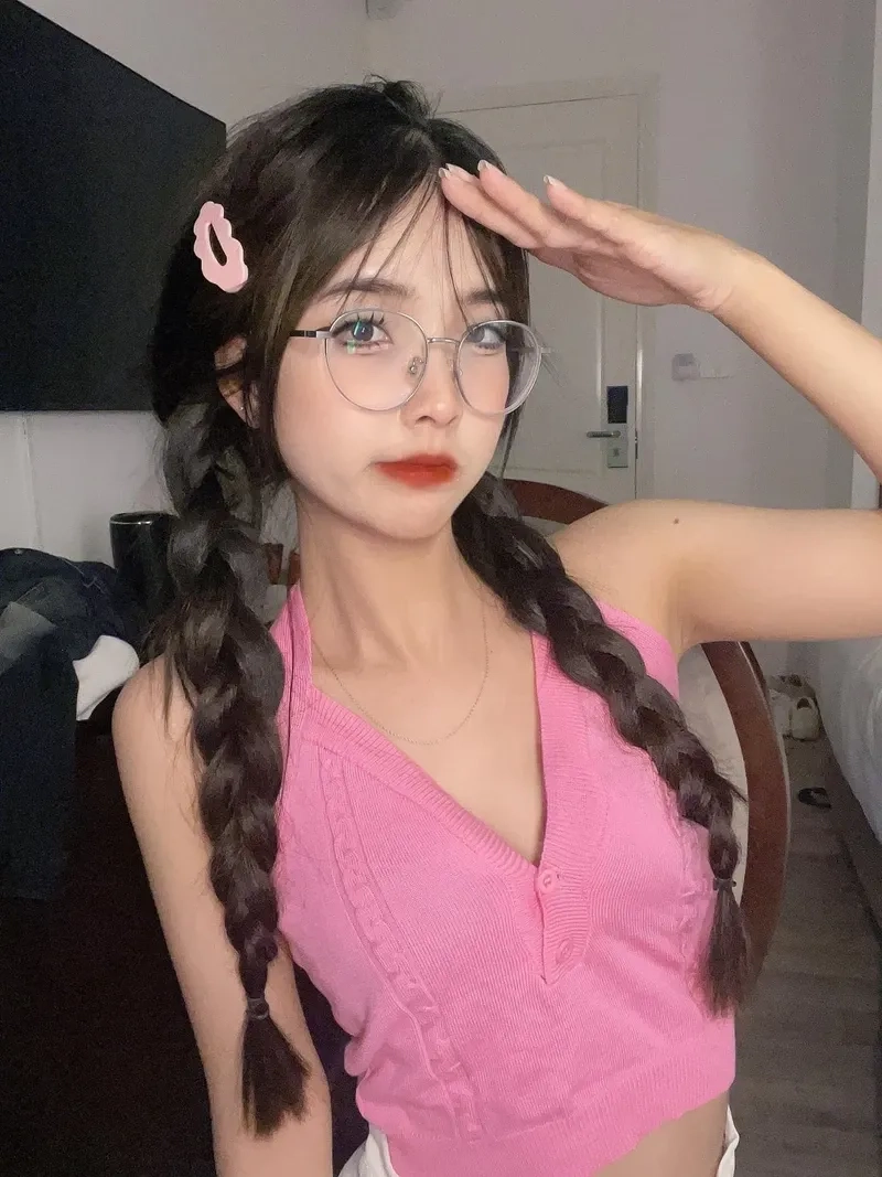 Gái xinh tik, nét đẹp tự nhiên và rạng ngời khó quên.