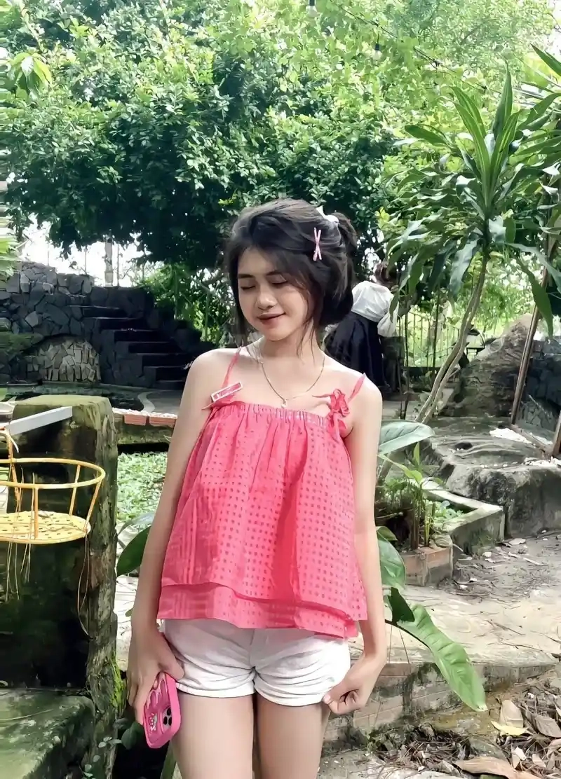 Gái xinh tik tok 2022, phong cách trẻ trung và cuốn hút.