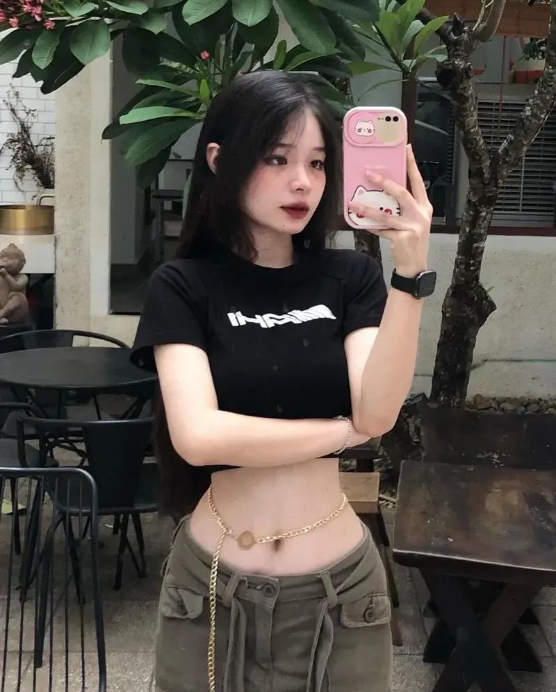 Gái xinh tik tok nhảy, cuốn hút trong từng động tác đầy thần thái.
