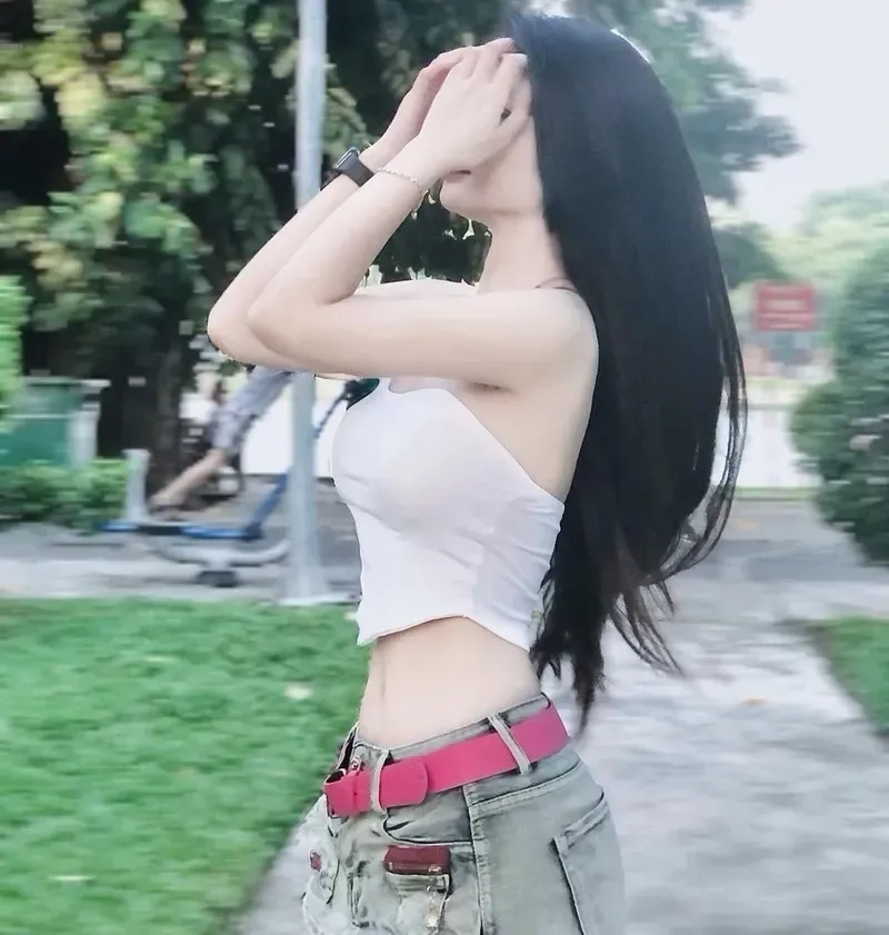 Tik tok gái xinh đẹp, mỗi khung hình đều toát lên vẻ quyến rũ khó cưỡng.