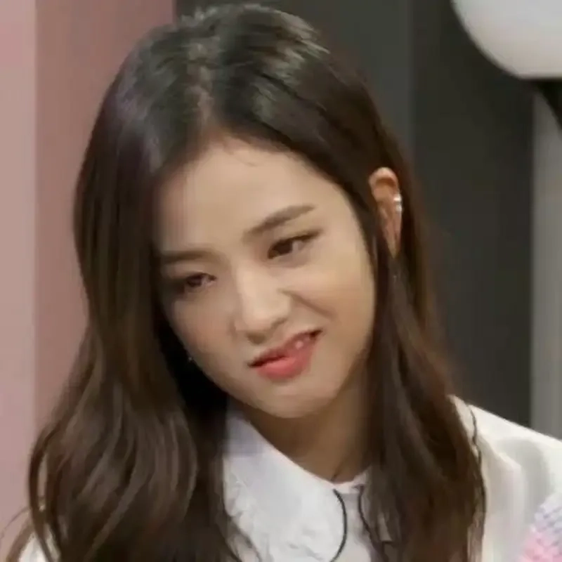 Cười không ngừng với blackpink lisa meme face đáng yêu hết nấc!