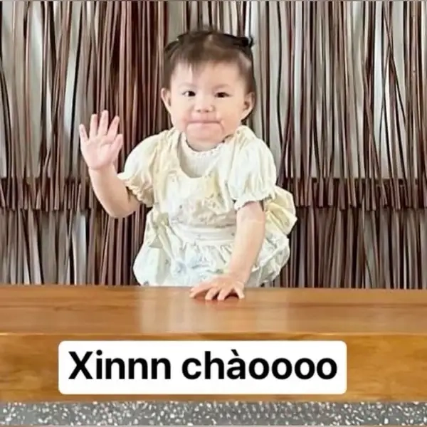 Tạo niềm vui bằng ảnh meme chào hỏi hài hước.