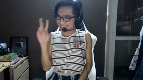Phá tan bầu không khí với meme xin chào hài hước.