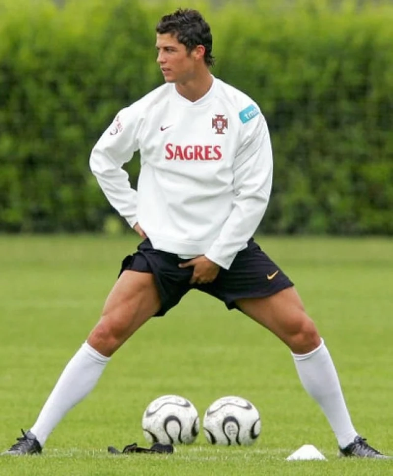 So tài cực hài qua loạt messi vs ronaldo meme ấn tượng.