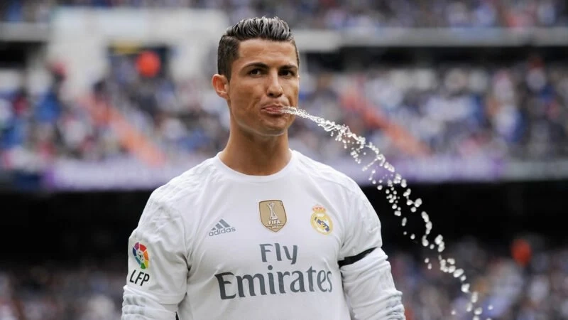Fan không thể bỏ qua bộ sưu tập messi and ronaldo meme.