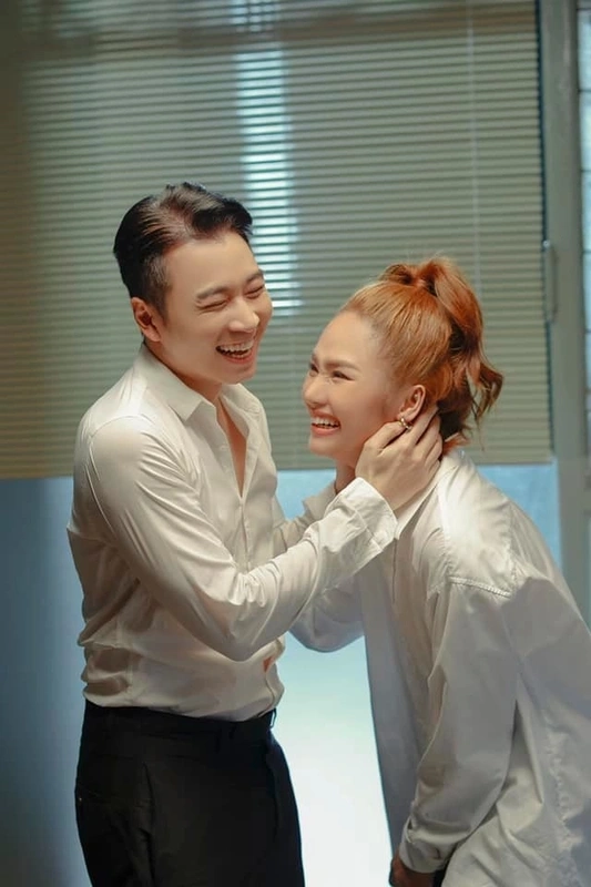 Miu Lê livestream chia sẻ những khoảnh khắc thú vị cùng fan.