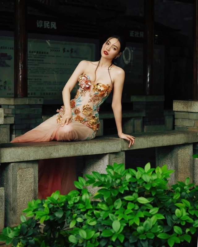 Không thể bỏ qua những hình ảnh mới nhất của Ninh Dương Lan Ngọc, luôn cập nhật xu hướng mới