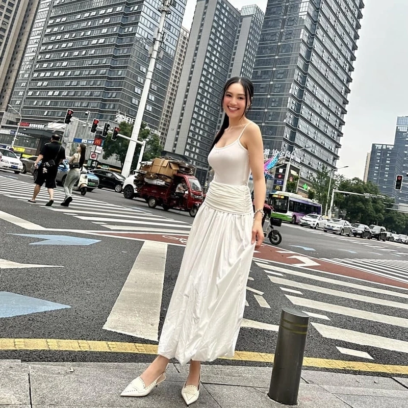 Đắm chìm trong những bức ảnh bikini của Lan Ngọc, vẻ đẹp tuyệt vời không thể cưỡng lại
